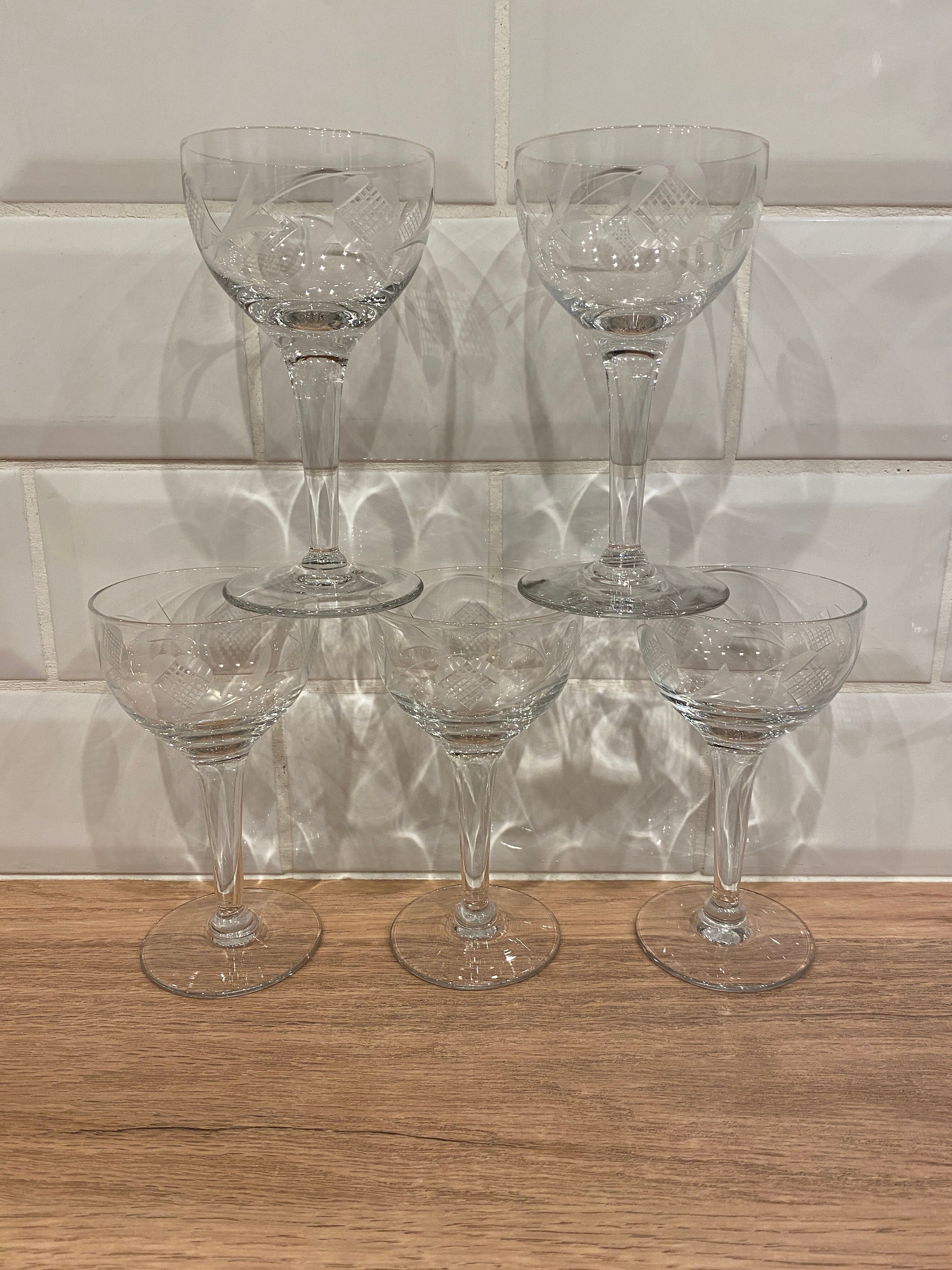 Set of 5 engraved glasses