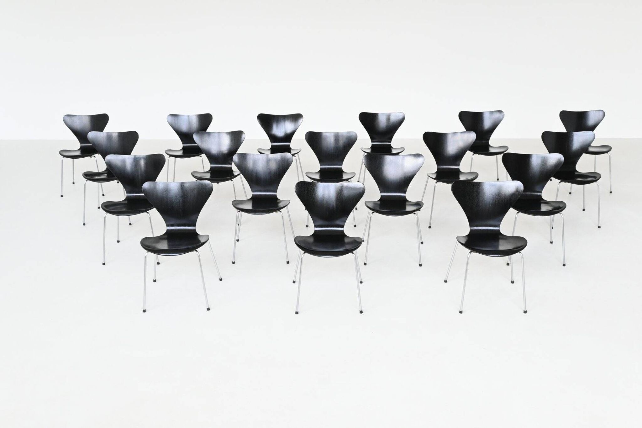 Chaises de salle à manger 'Butterfly' Arne Jacobsen 3107 Fritz Hansen Danemark 1967