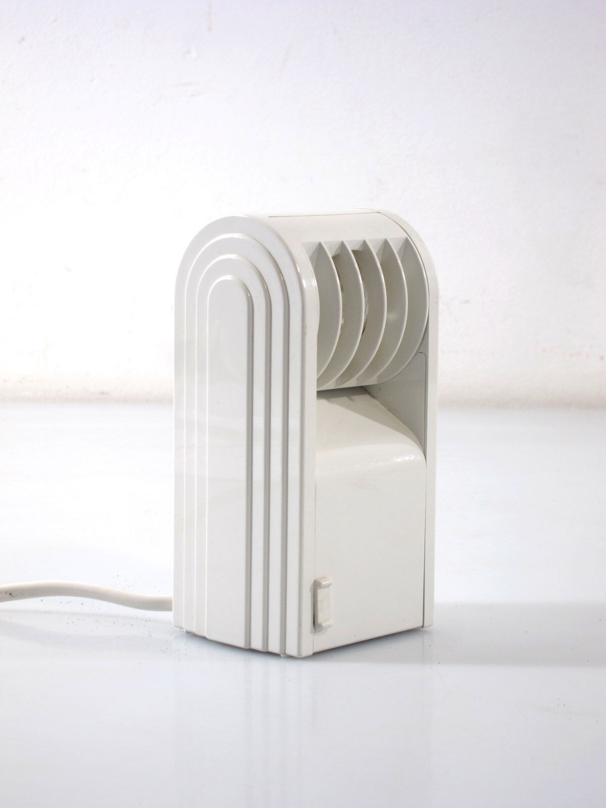 Lumiance 80s vintage white minimal table lamp by Chris Hiemstra