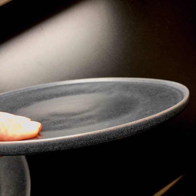 Black stoneware plate 22 cm