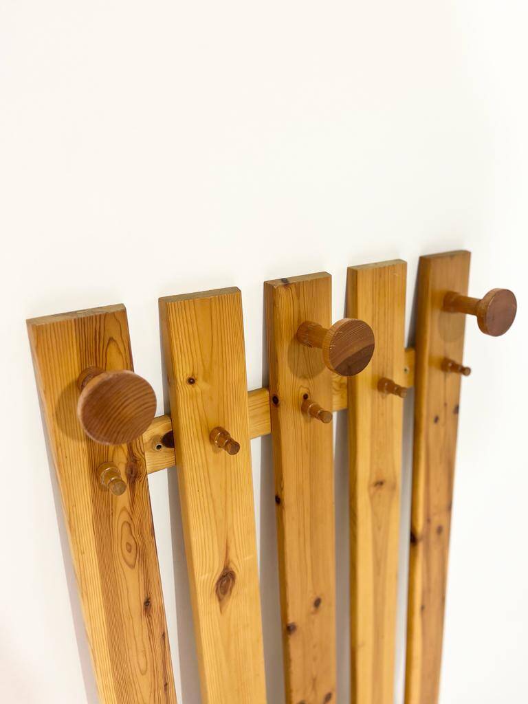 Vintage wall coat rack in solid pine
