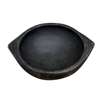 Ancient bowl, Colombian ceramic pottery La Chamba.