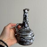 Vase en poterie ancienne