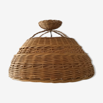 Hanging lamp in rattan