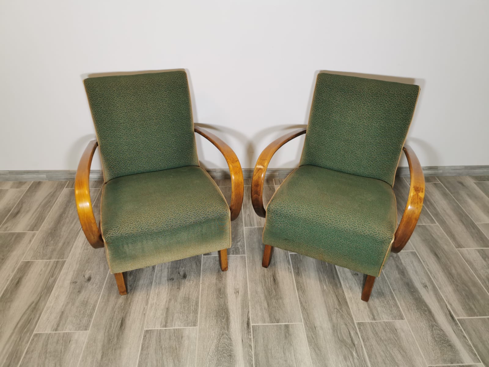 Fauteuils par Jindřich Halabala