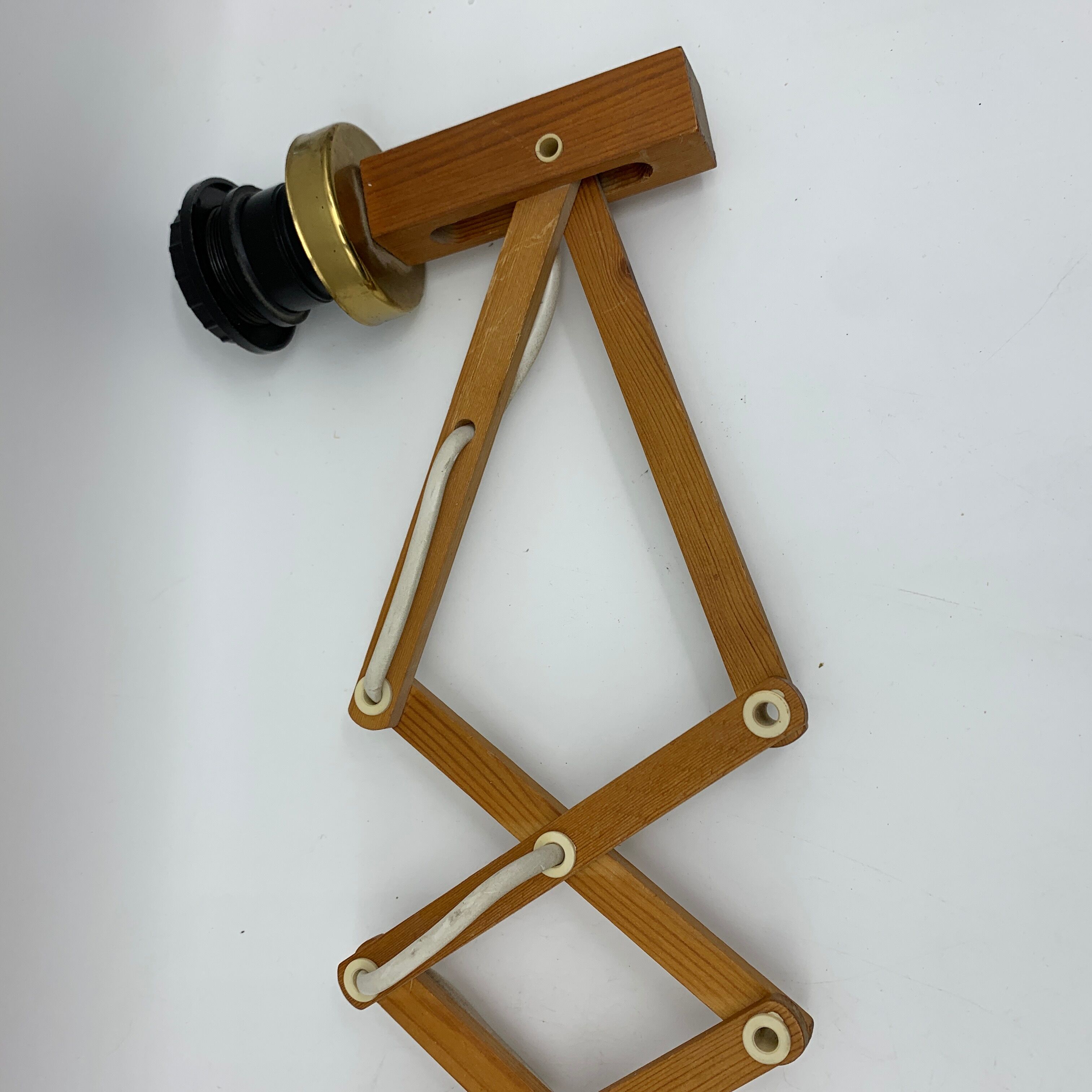 Extendable accordion wall lamp Scandinavian style in wood