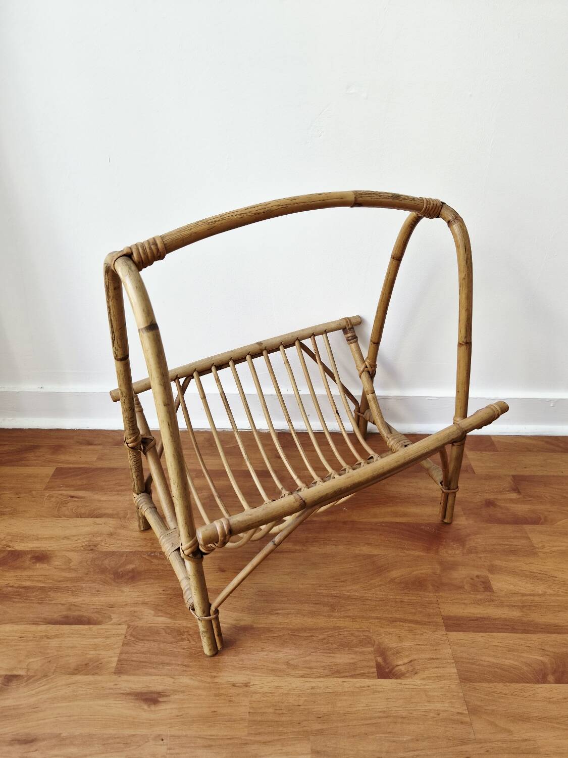 Vintage rattan magazine rack in bohemian style '1970s -