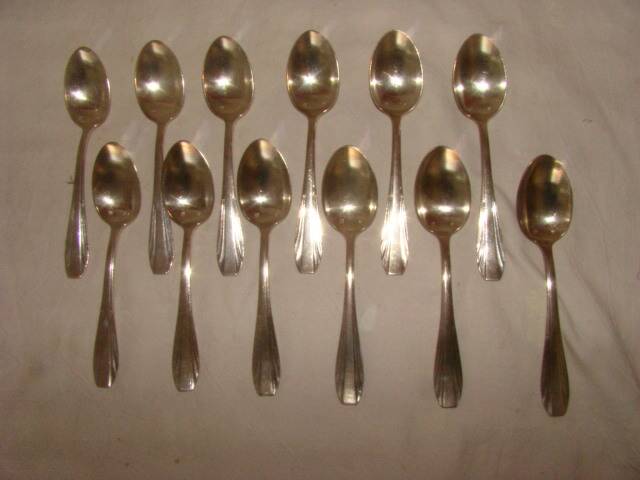 12 silver-plated metal teaspoons from the "Art Deco" period.