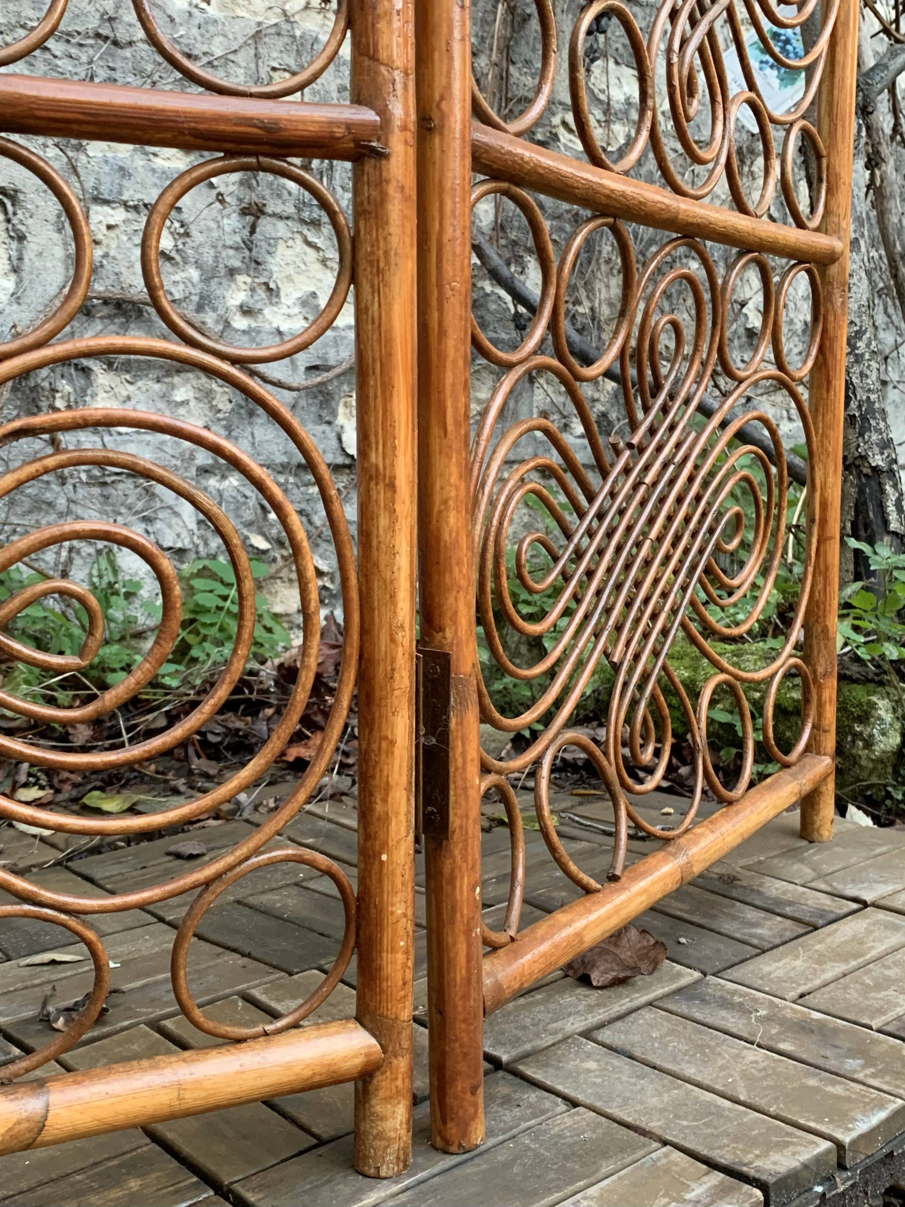 Vintage 1960s Curved Rattan Screen