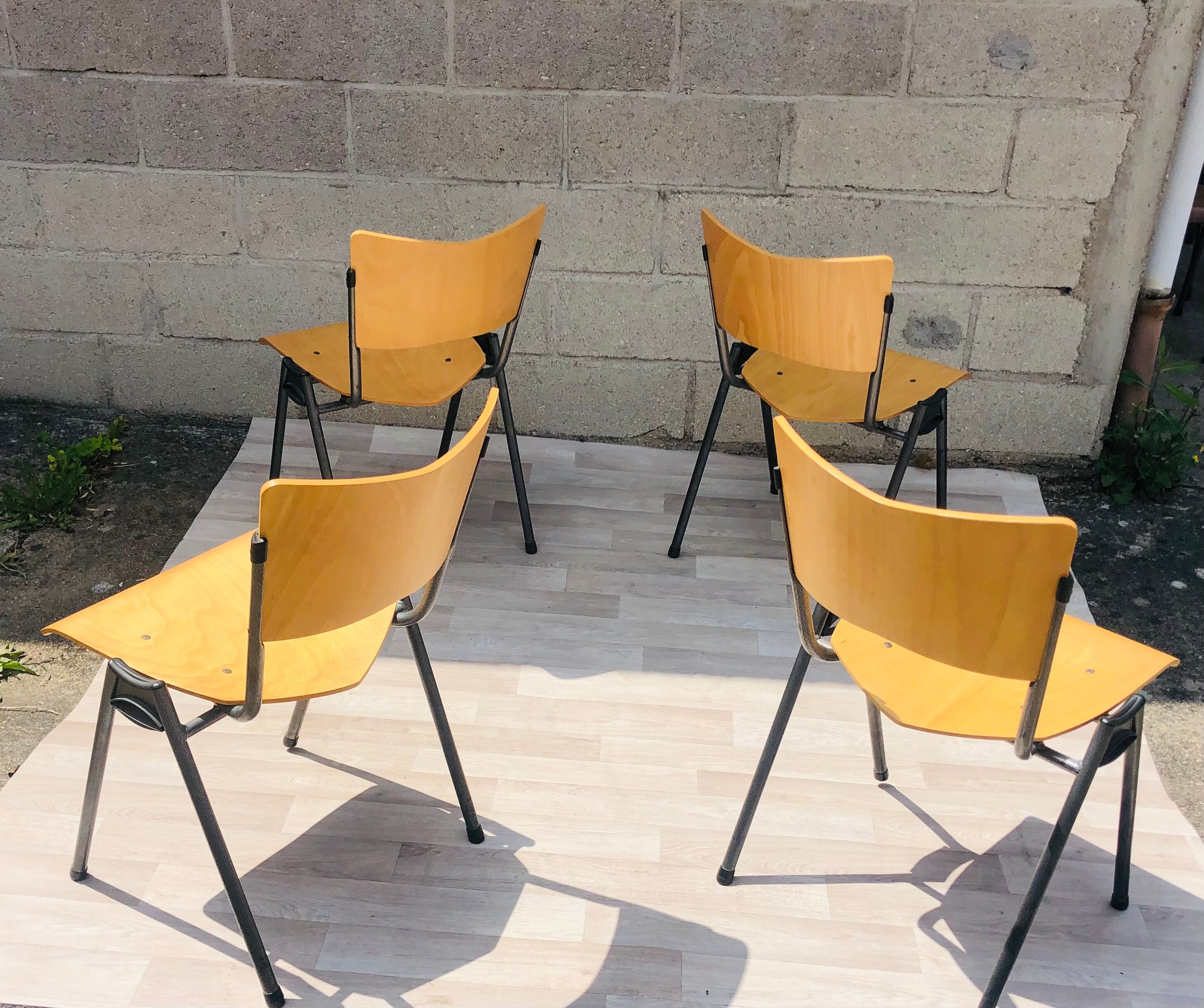 Set of 4 chairs design in wood