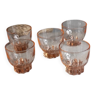 Tasses a liqueur verre rose année 40