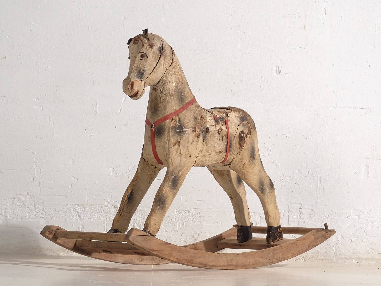 Cheval à bascule ancien (France, vers 1920)