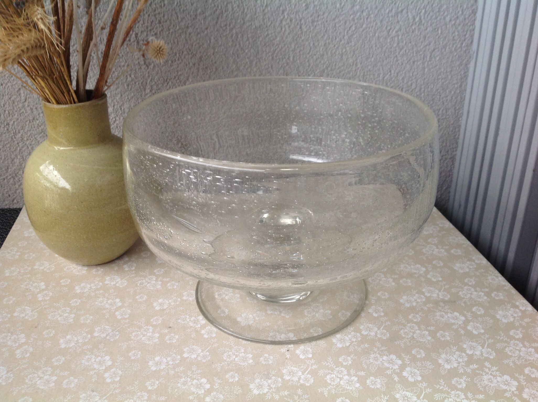 Biot cup in blown bubbled glass on foot