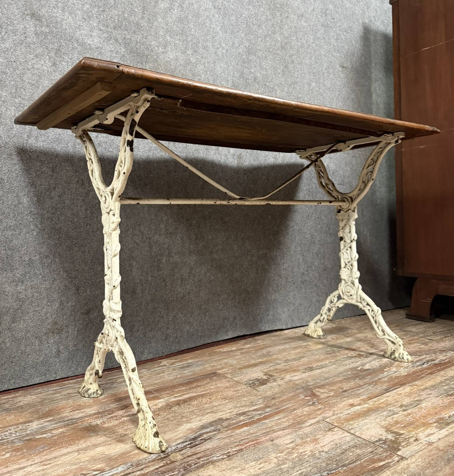 D'aprés un travail des fonderies d'Arras vers 1880 : table bistrot