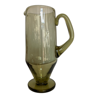 Vase en verre soufflé vert tilleul moderniste 1950