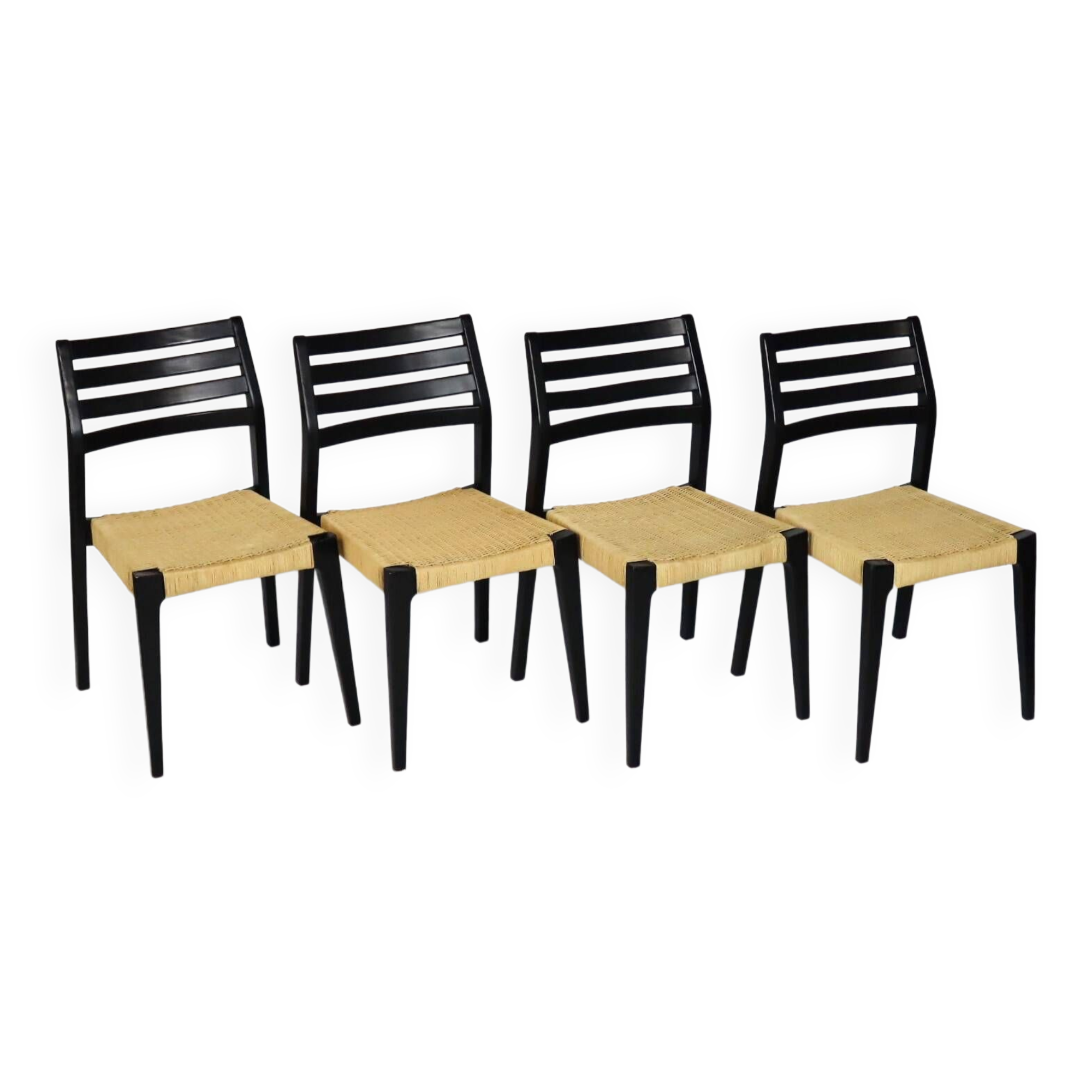 Chaises scandinaves en bois et cordes