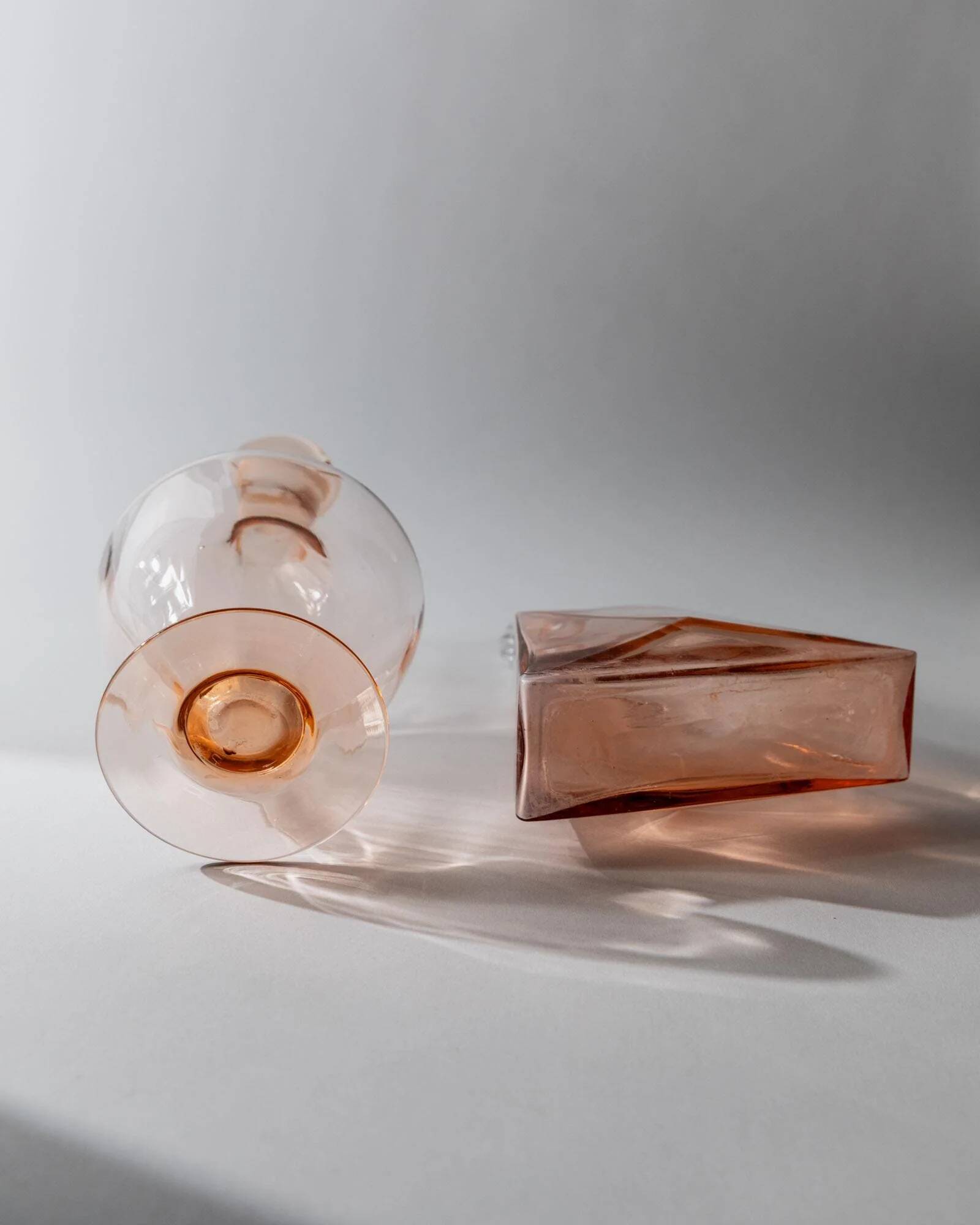 Ensemble de 2 carafes vintage en verre de Murano des années 1940, verre Rosalin avec bouchons