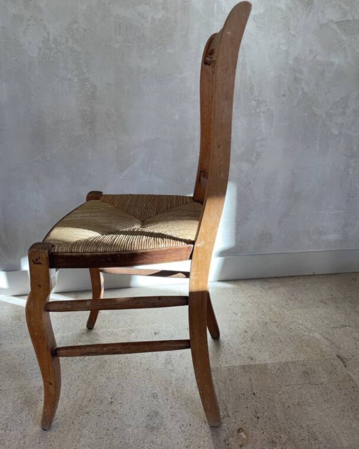 Set of 4 antique light wood chairs: authentic charm and e