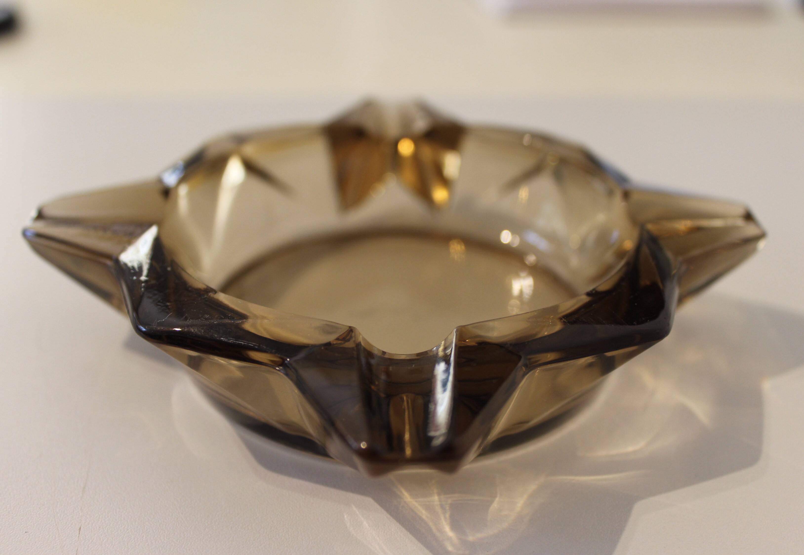 Luminarc star ashtray smoked glass 70s