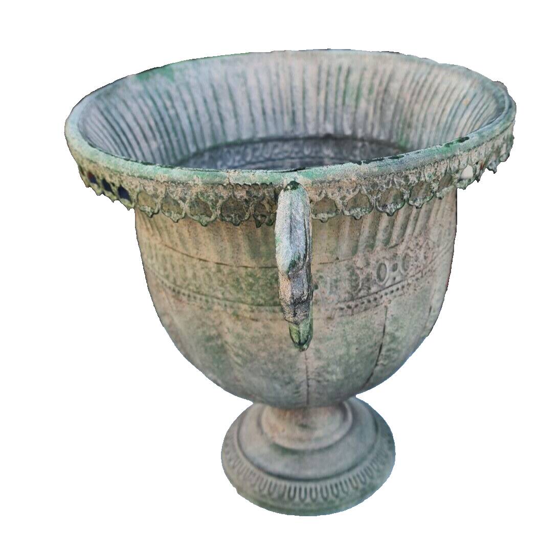 Oval medici in patinated iron