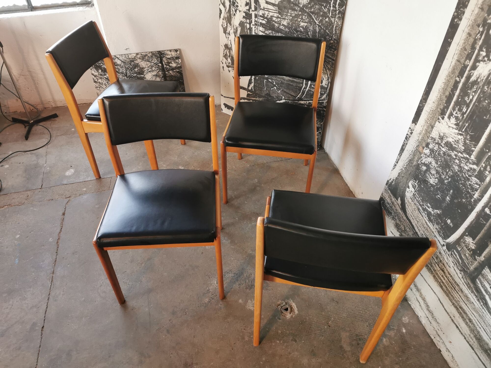 Set of 4 chairs scandinavian style wood and skaï black
