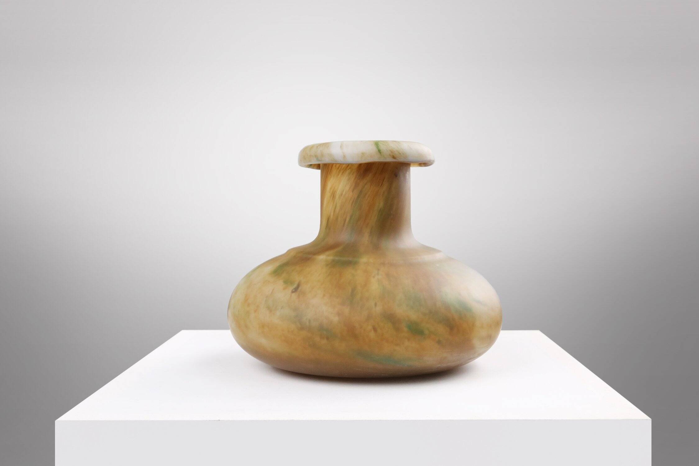 Vase en pâte de verre Art Nouveau, France années 1920