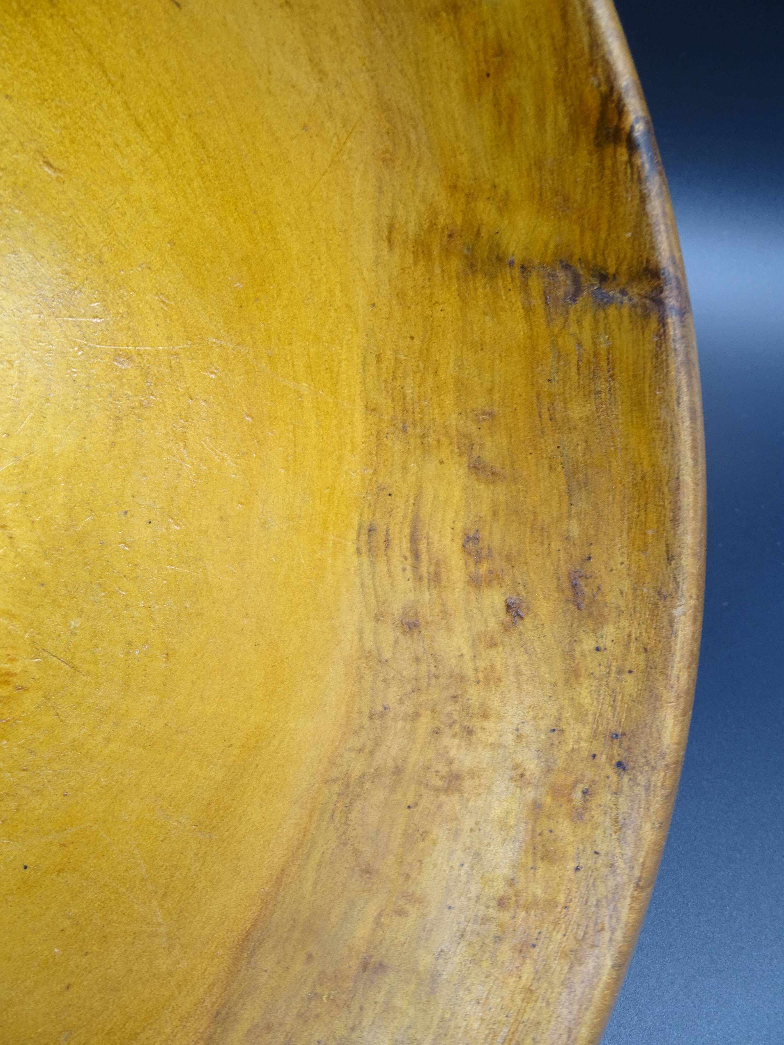 Wooden dish signed E - Circa 1960-1970