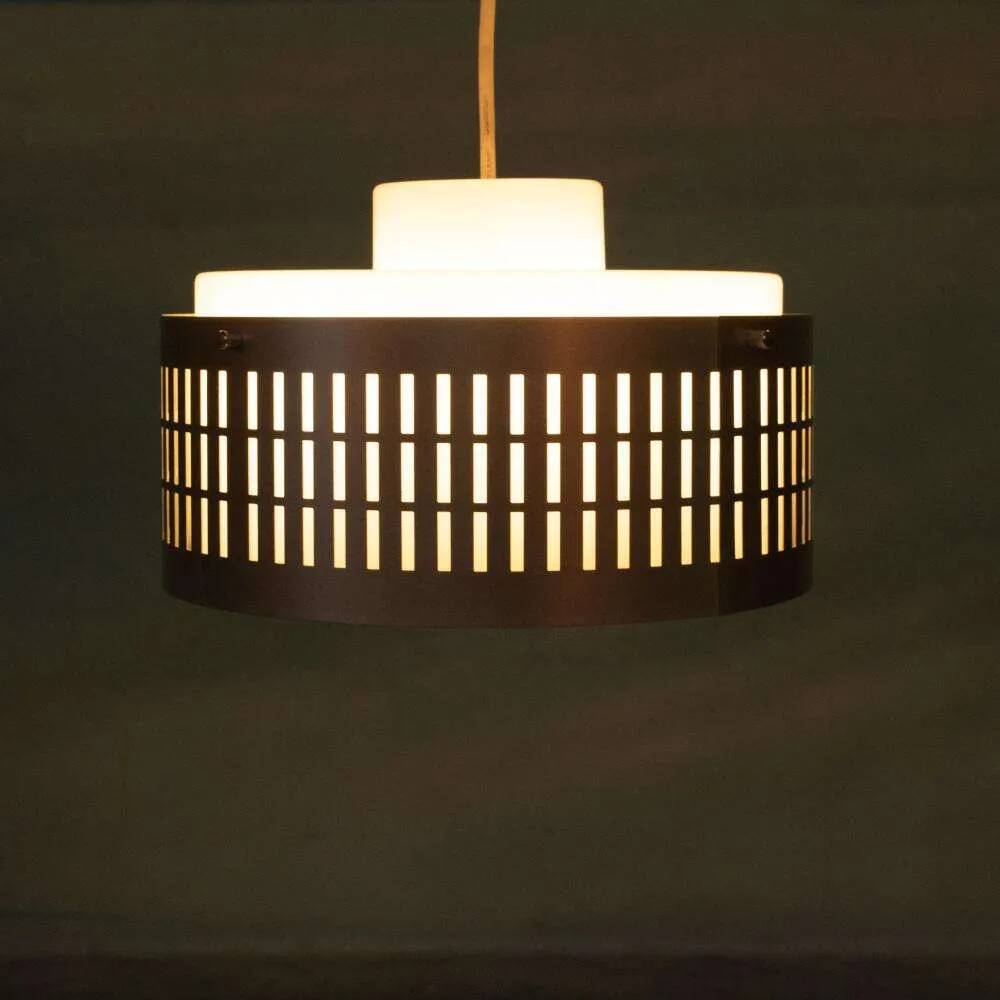 Minimalist 1970s aluminium suspension, mid-century light fixture.