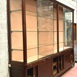 Two-body store window Presentation showcase has sliding doors