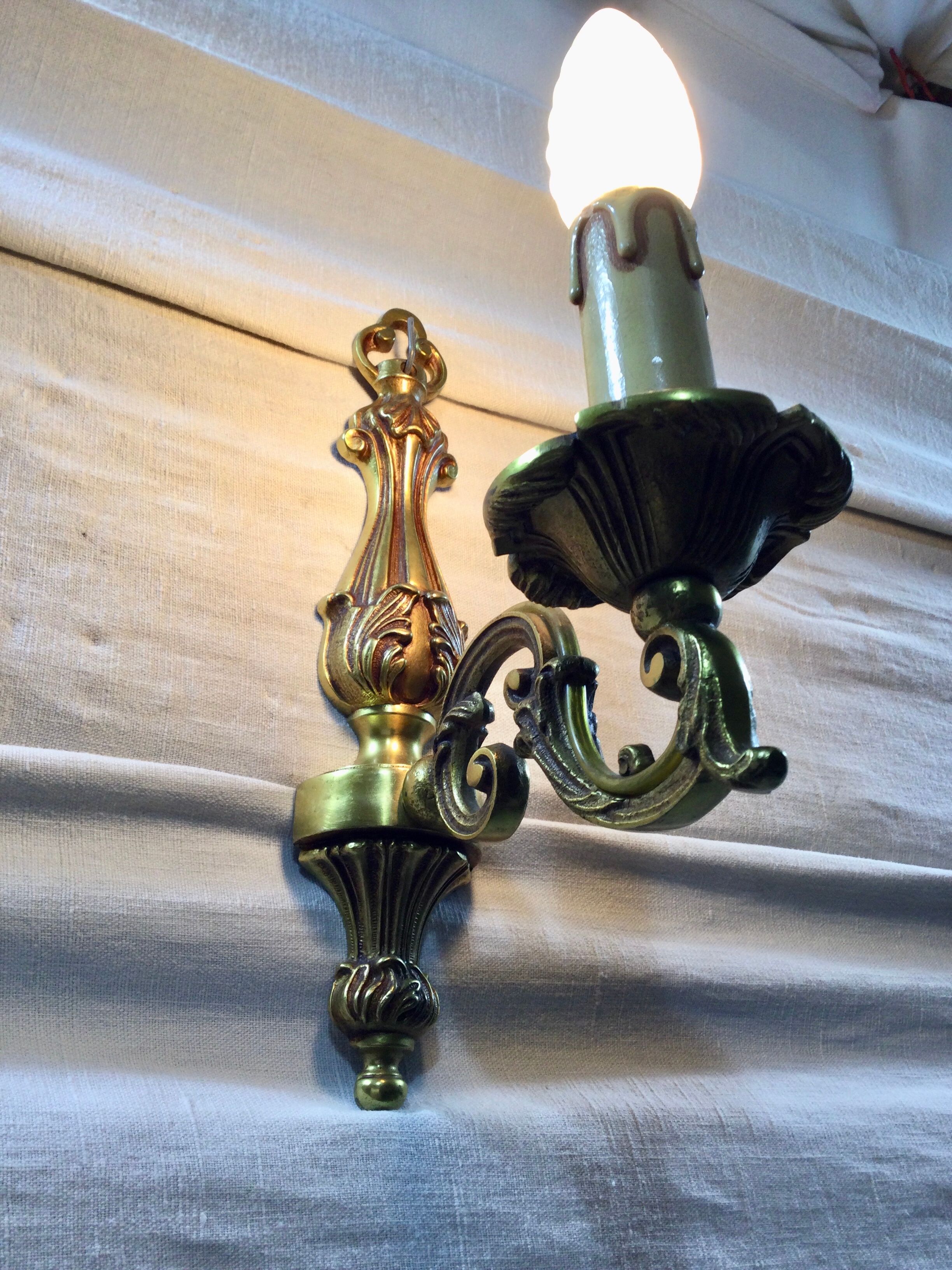 Applies 1 bronze light in Louis XV style
