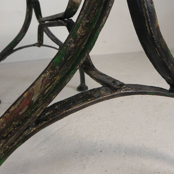 Table bistrot en acier, table de jardin avec profils en T courbés, années 1950