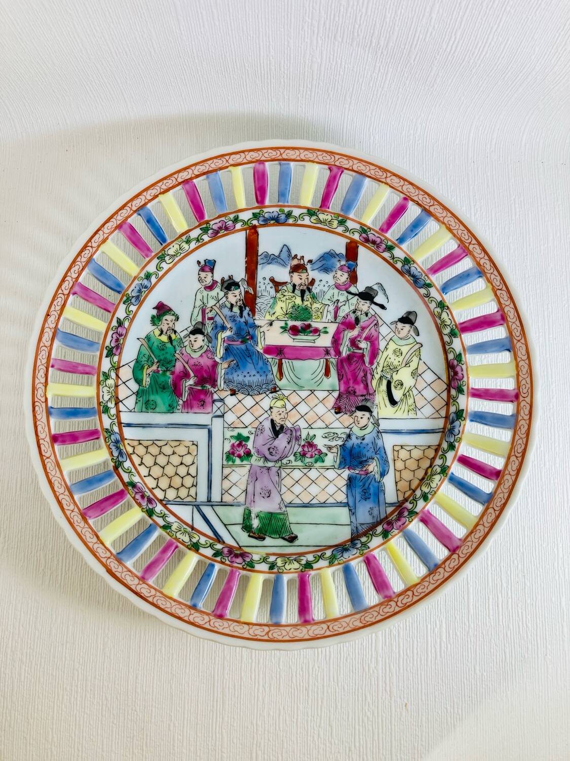 Decorative Chinese Reticulated Plate Ø 23.4 cm