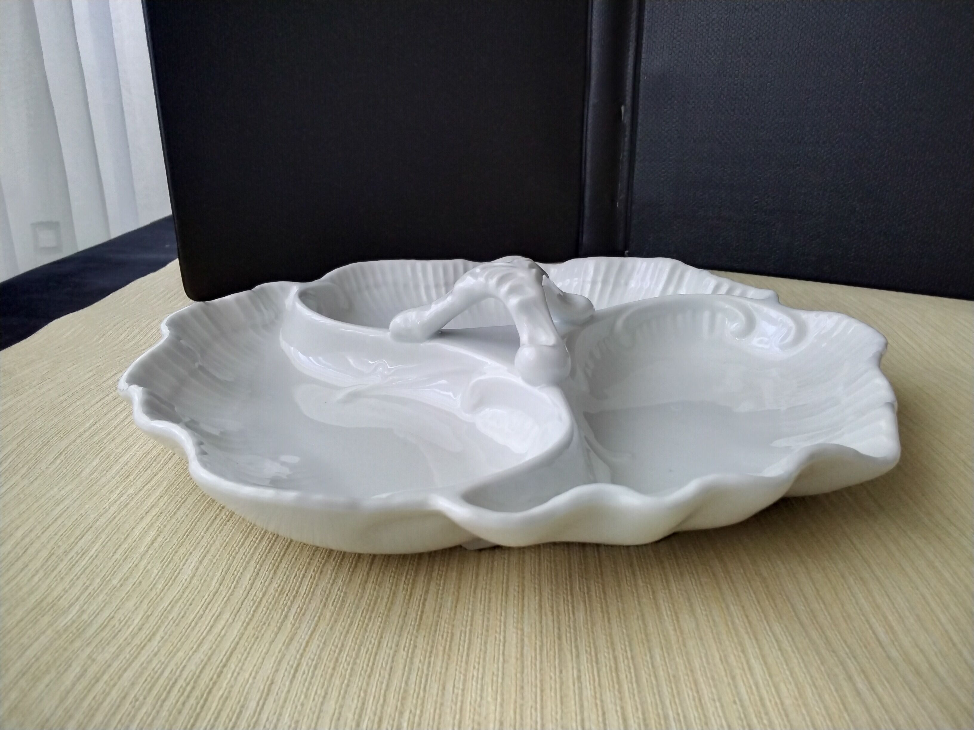 Plat à 3 compartiments en porcelaine blanche