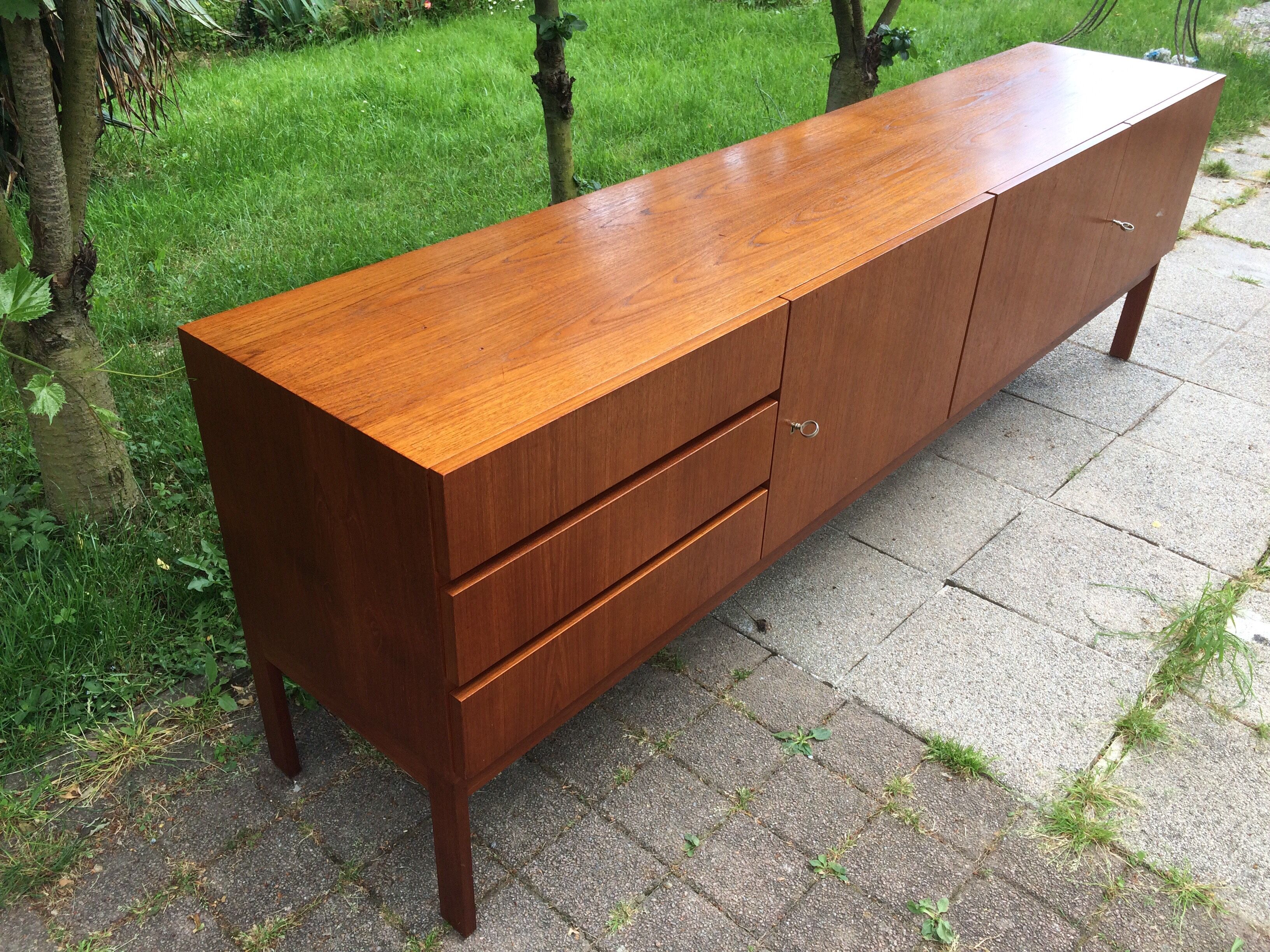 Vintage straight feet 3-door sideboard