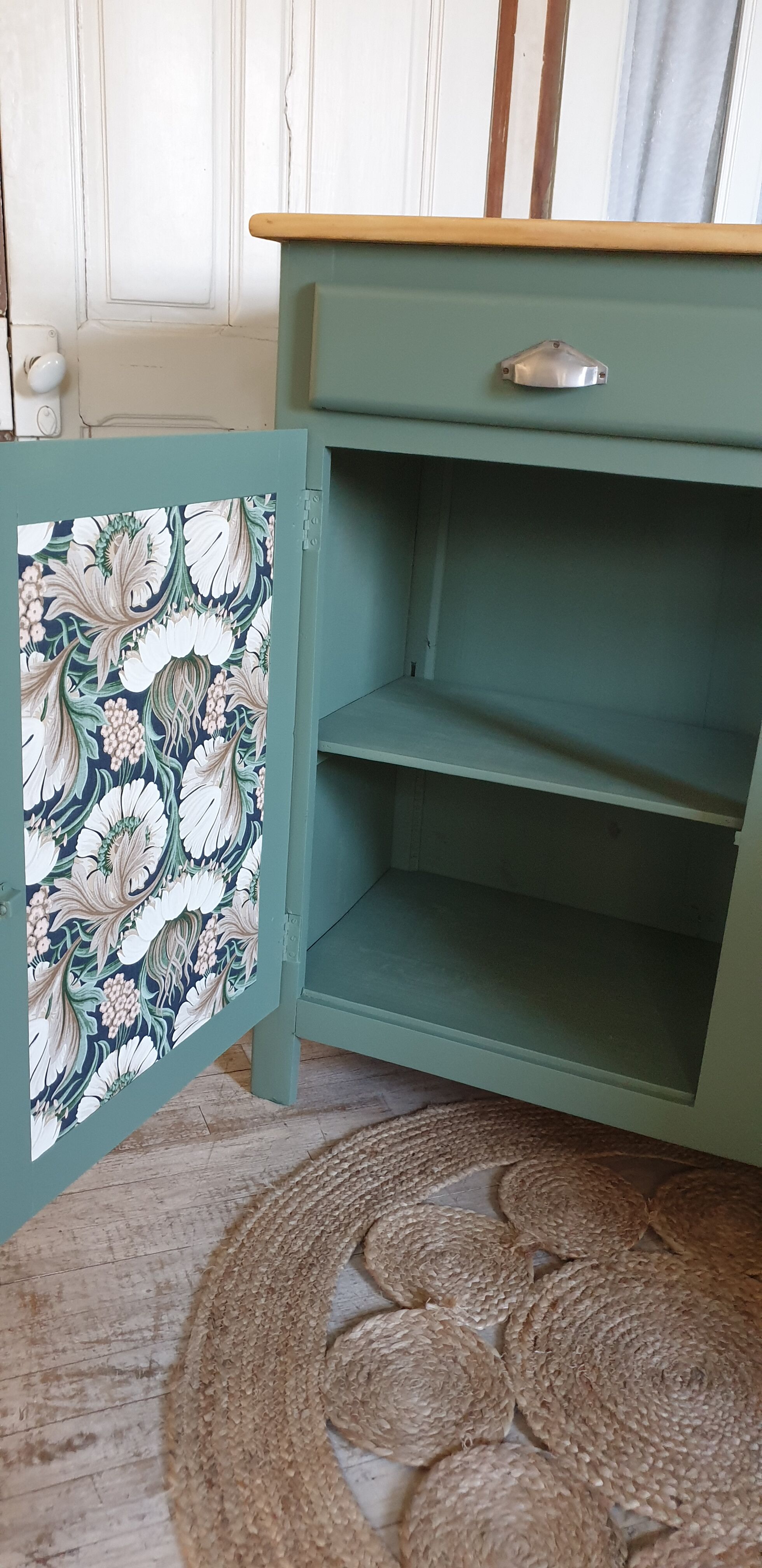 Green Parisian buffet