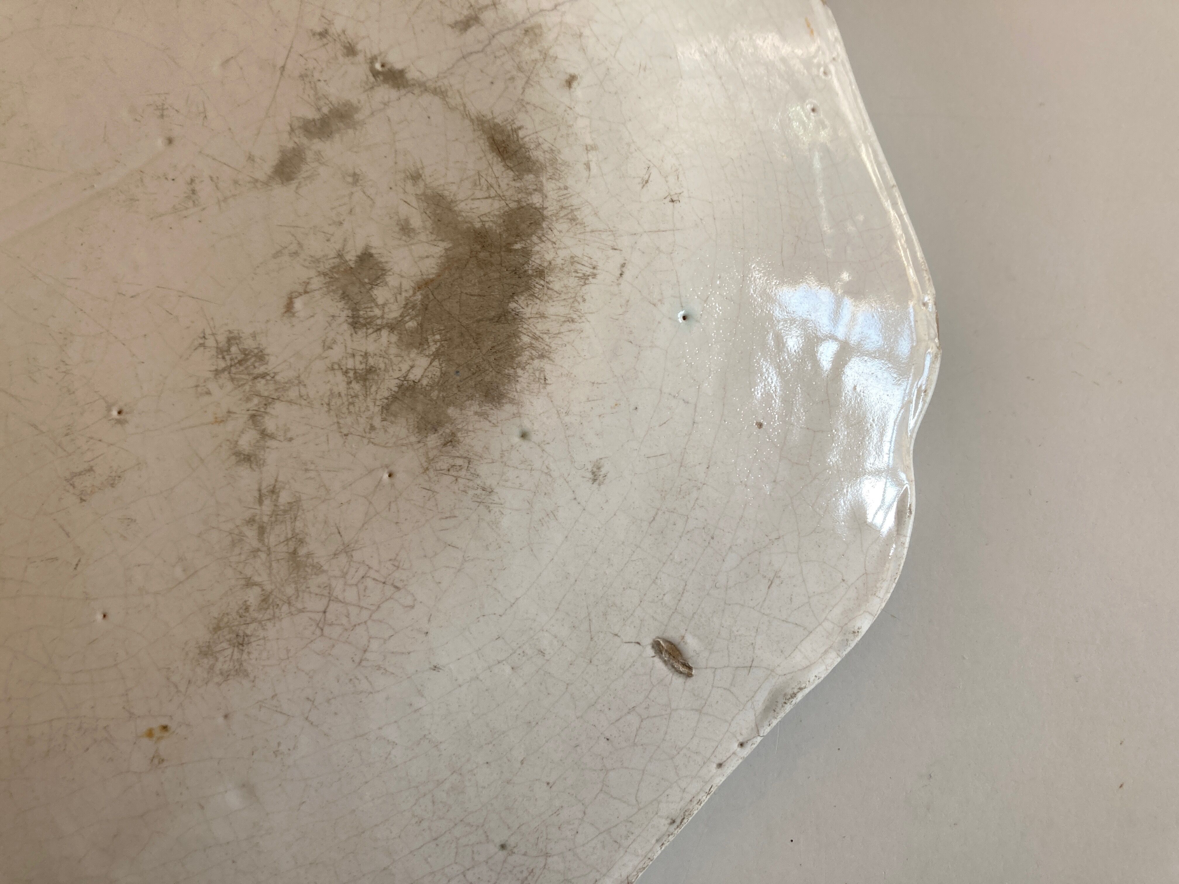 Flat centerpiece with godrons in glazed earth Moustiers 18th