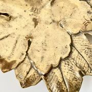 Plat décoratif en forme de feuille – Bronze doré – Début XXᵉ siècle