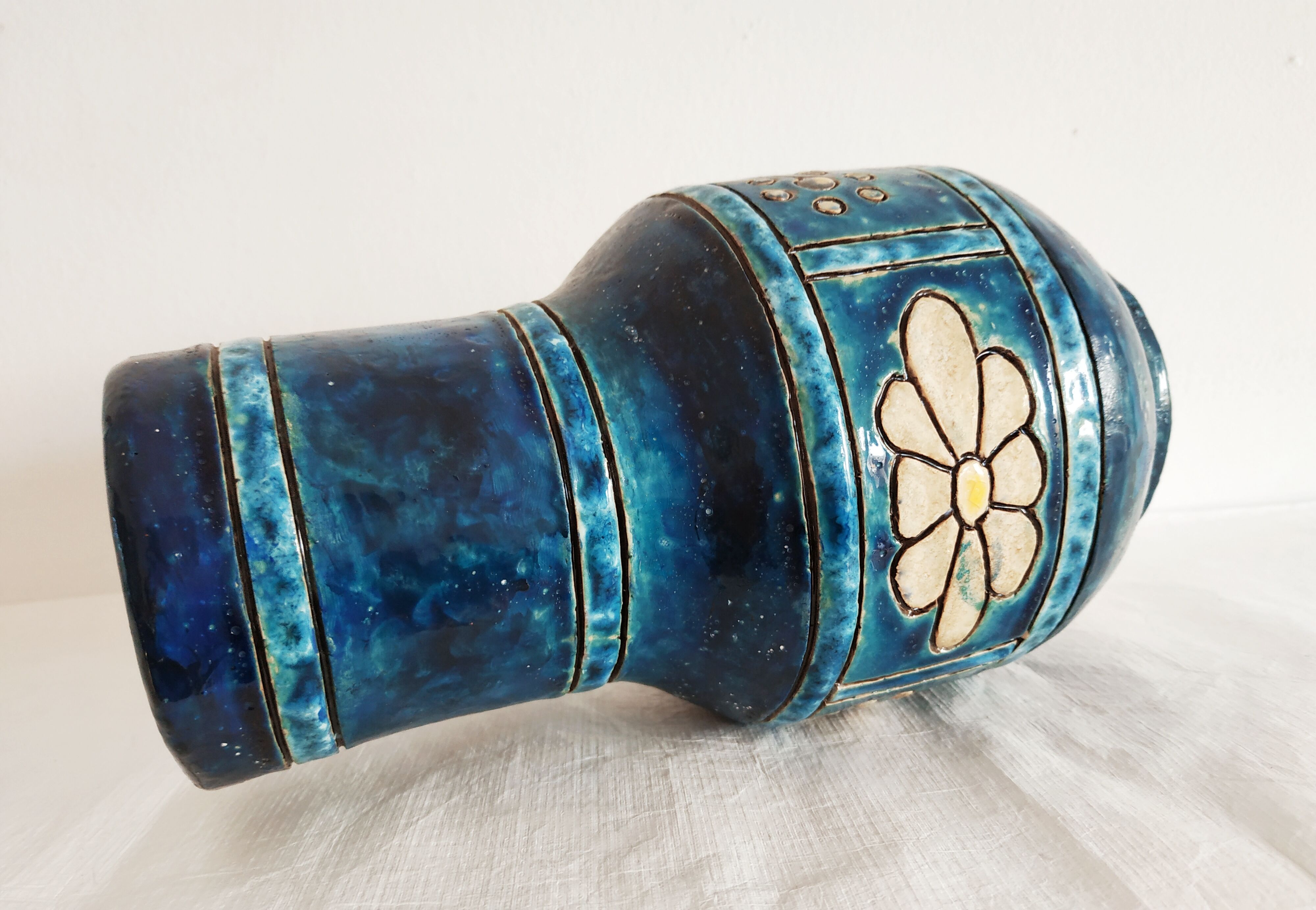Triki blue ceramic vase floral patterns