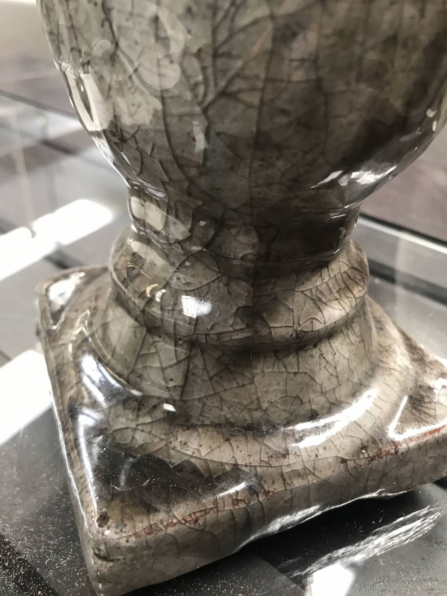 Porte bougie en céramique type « Raku », craquelé gris bleu