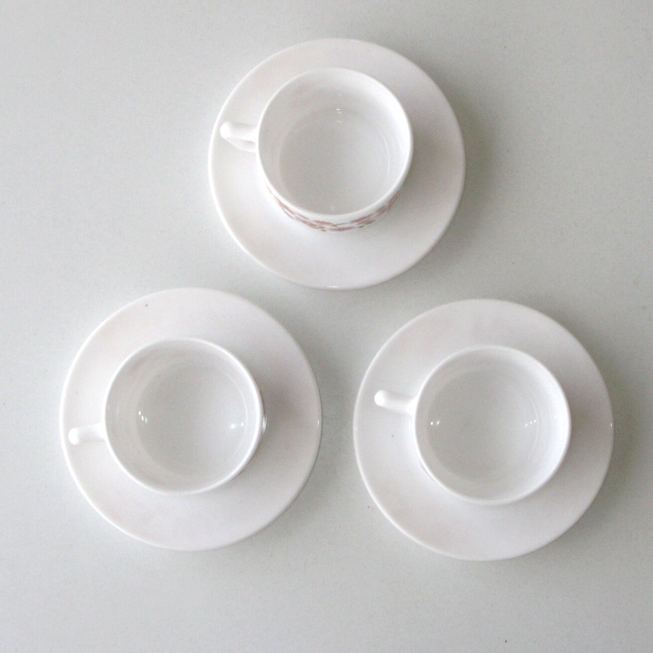 3 coffee cups and under cups arcopal - vintage orange flower model