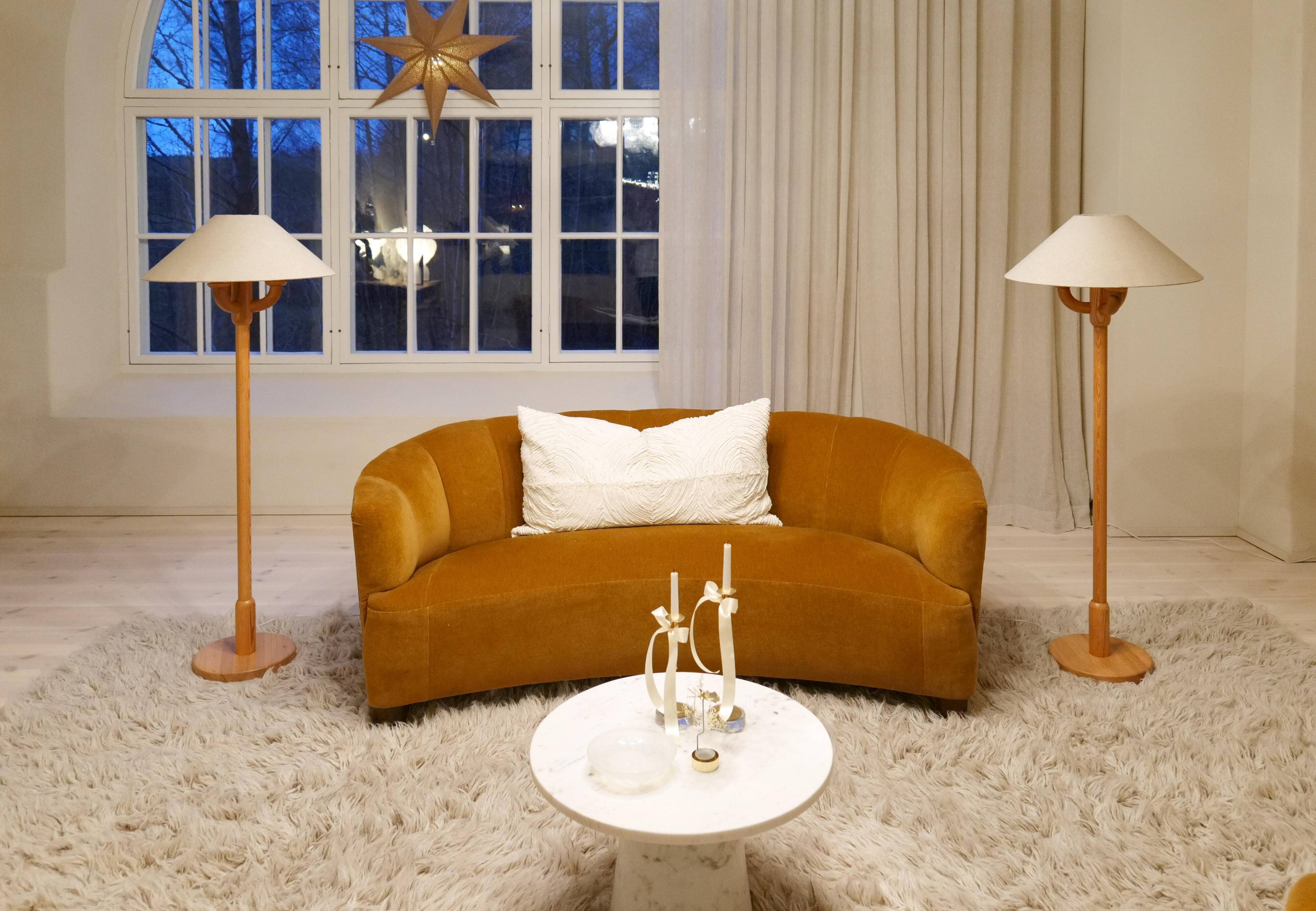 Sculptural modern floor lamps in pine, Sweden 1970s.