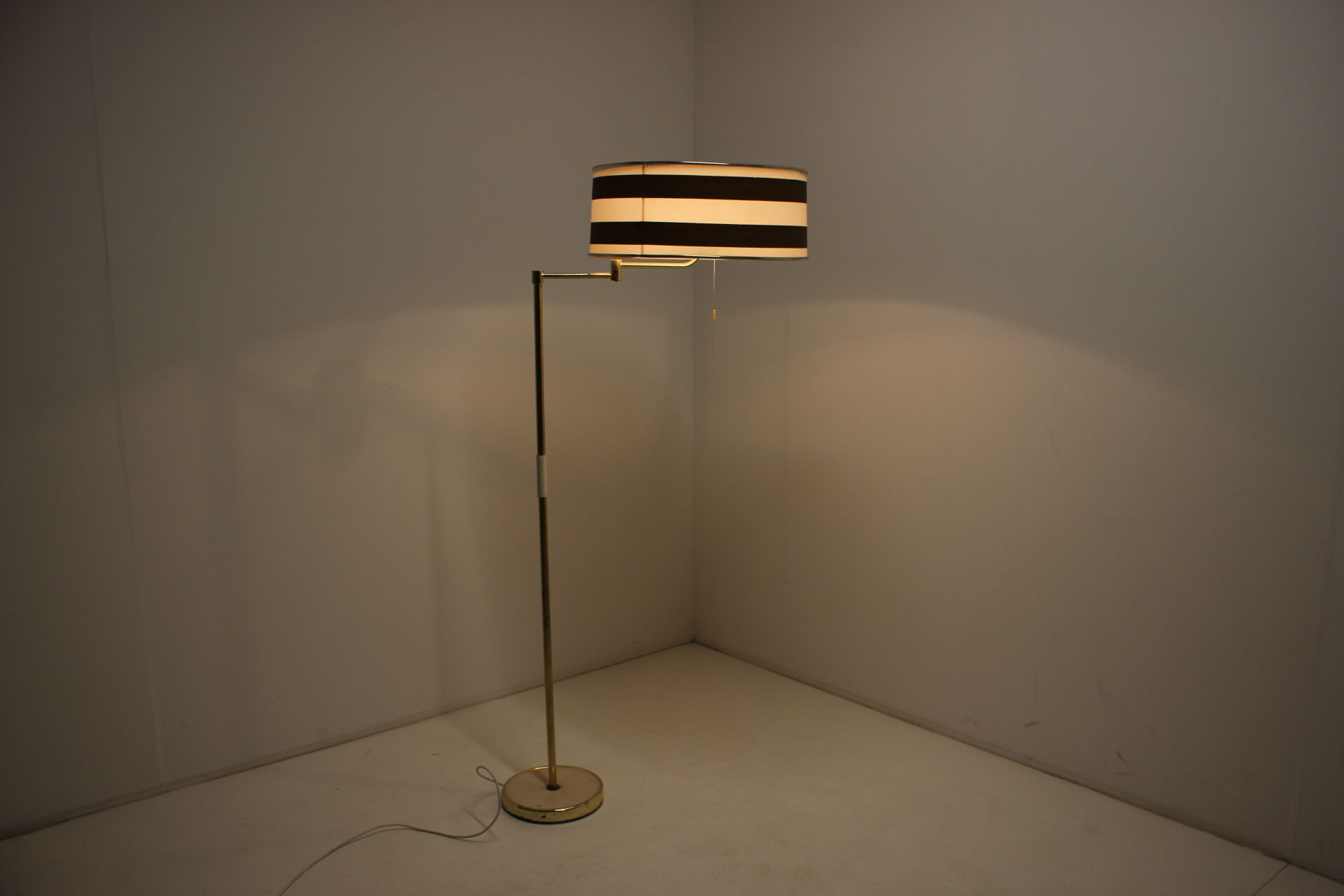 Mid-century adjustable floor lamp, 1970's.
