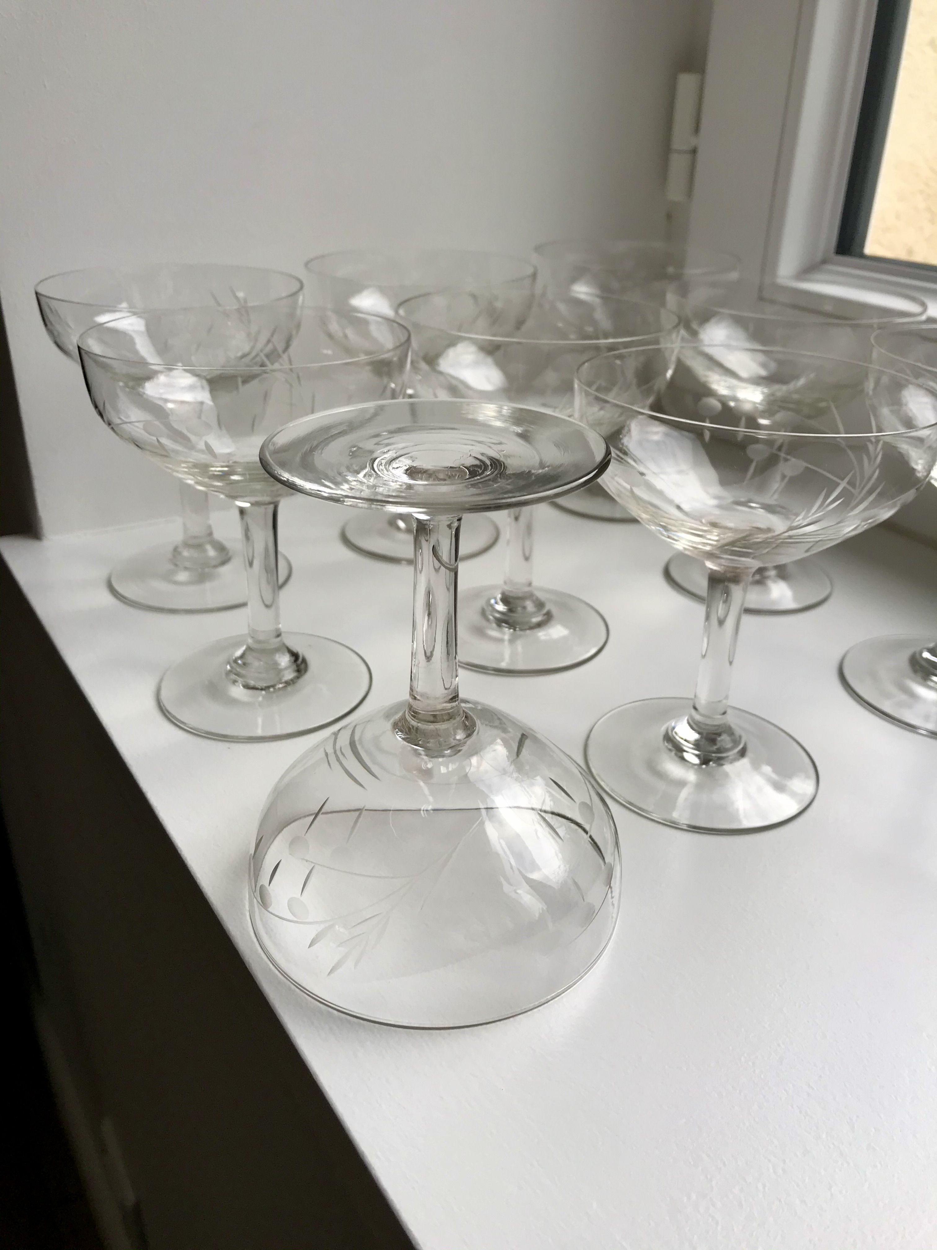 Set of 6 champagne glasses in crystal engraved Art Deco 30s