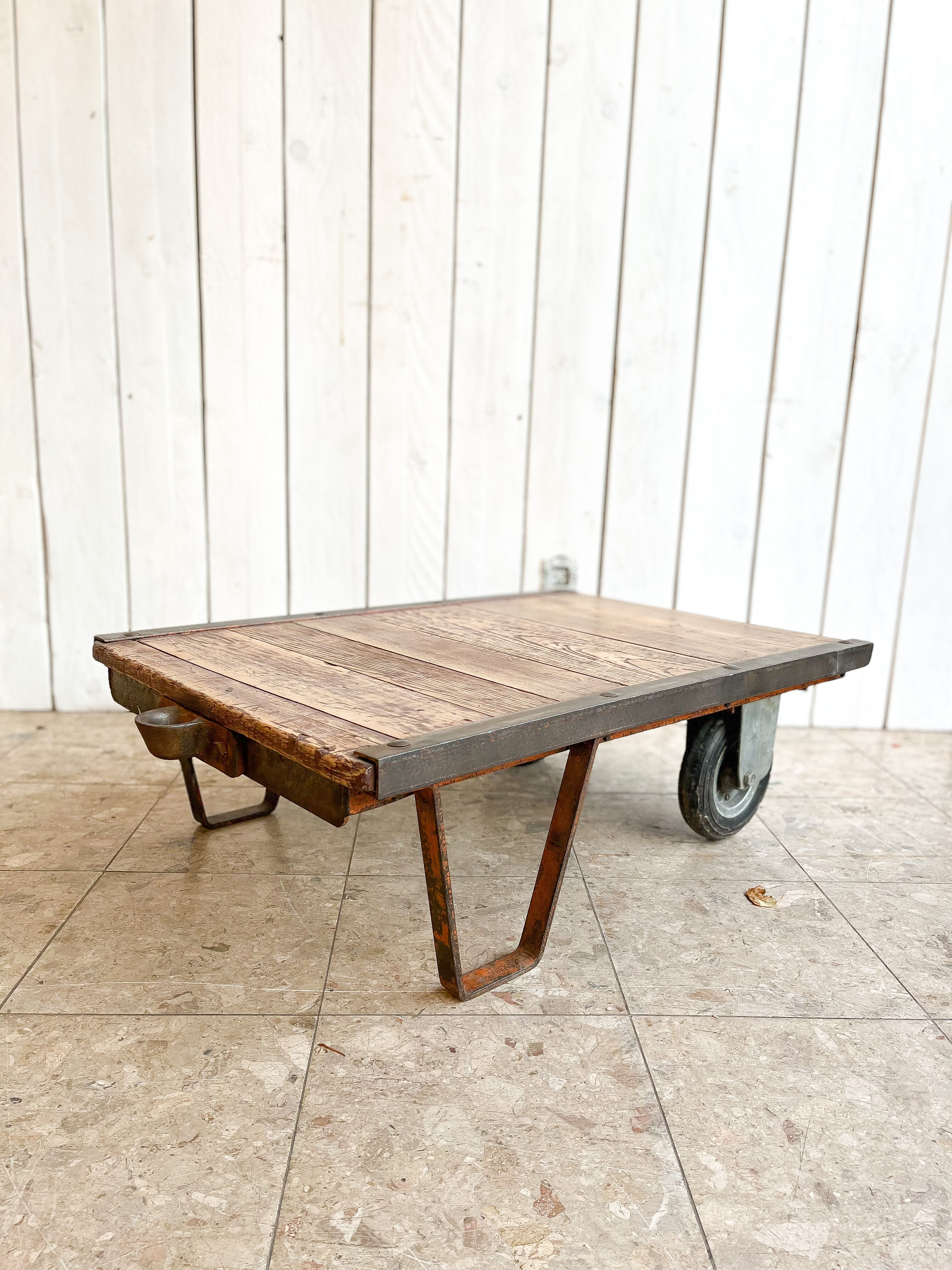 SNCF pallet coffee table