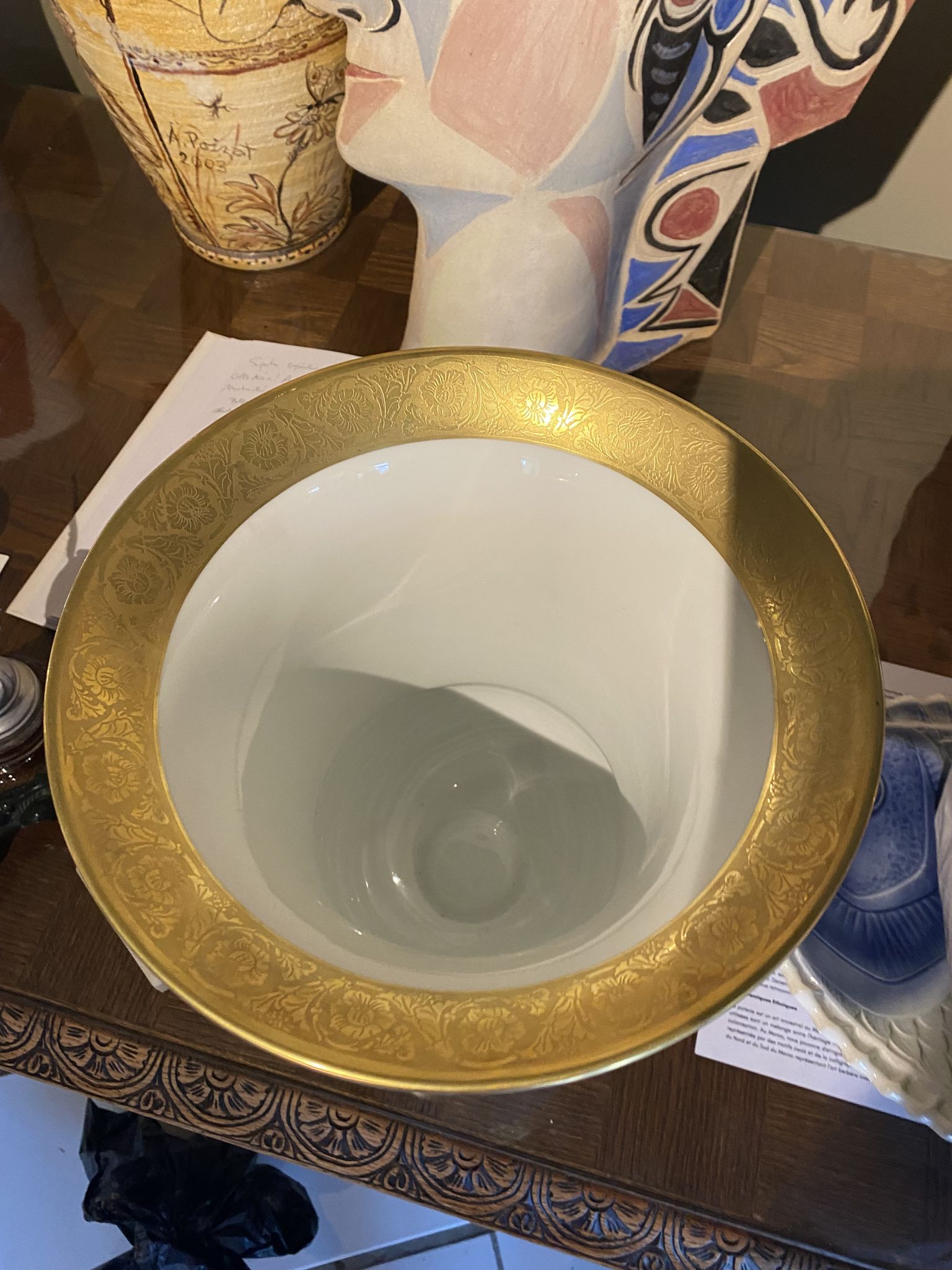 Medici vase in Italian porcelain and gilded with gold