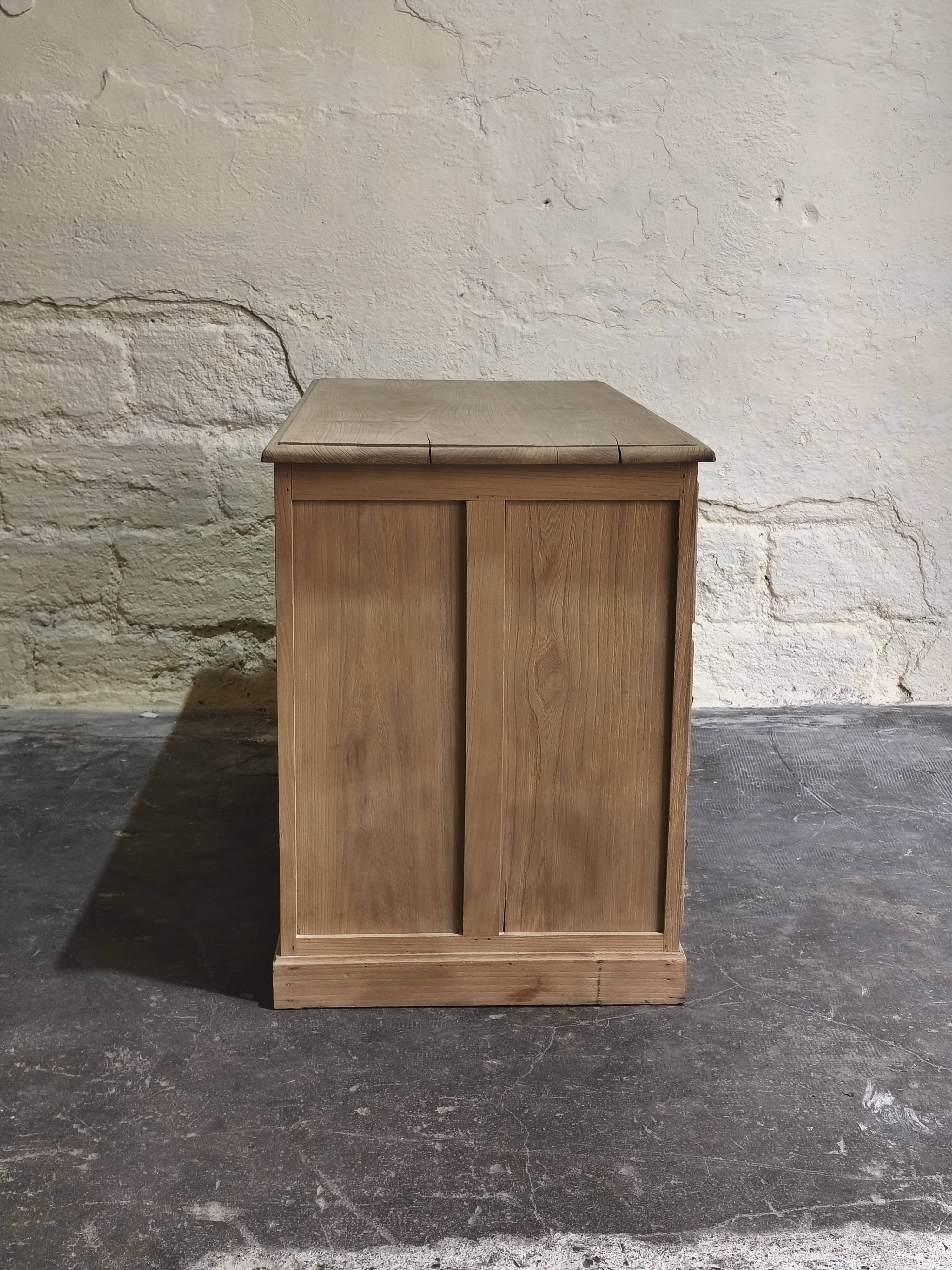 Desk in solid elm with natural airbrushing