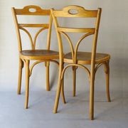 2 bistro chairs from 1905 by KOHN No. 187, wooden seats with 5 fleur-de-lis motifs