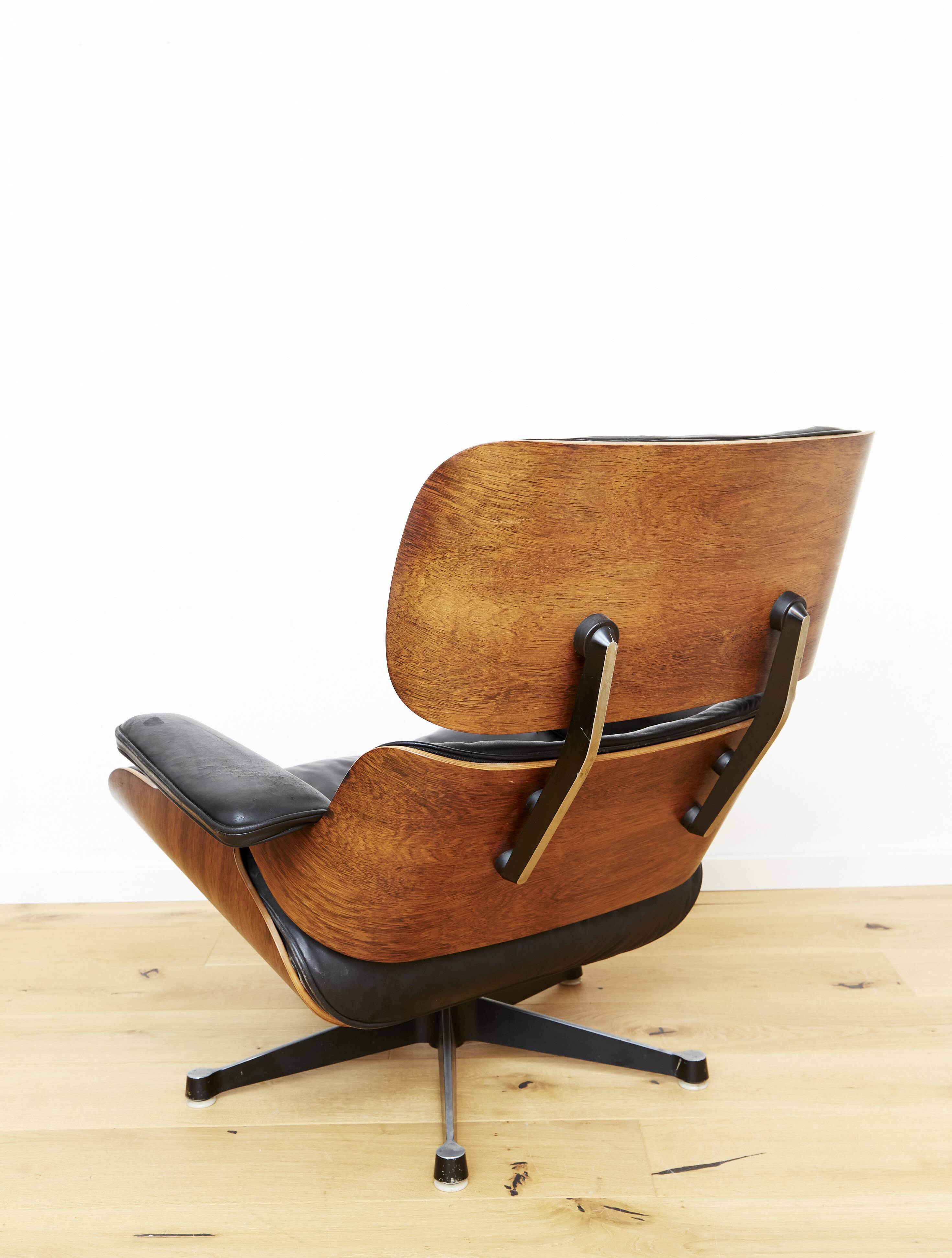 Fauteuil et pouf Charles & Ray Eames pour Herman Miller