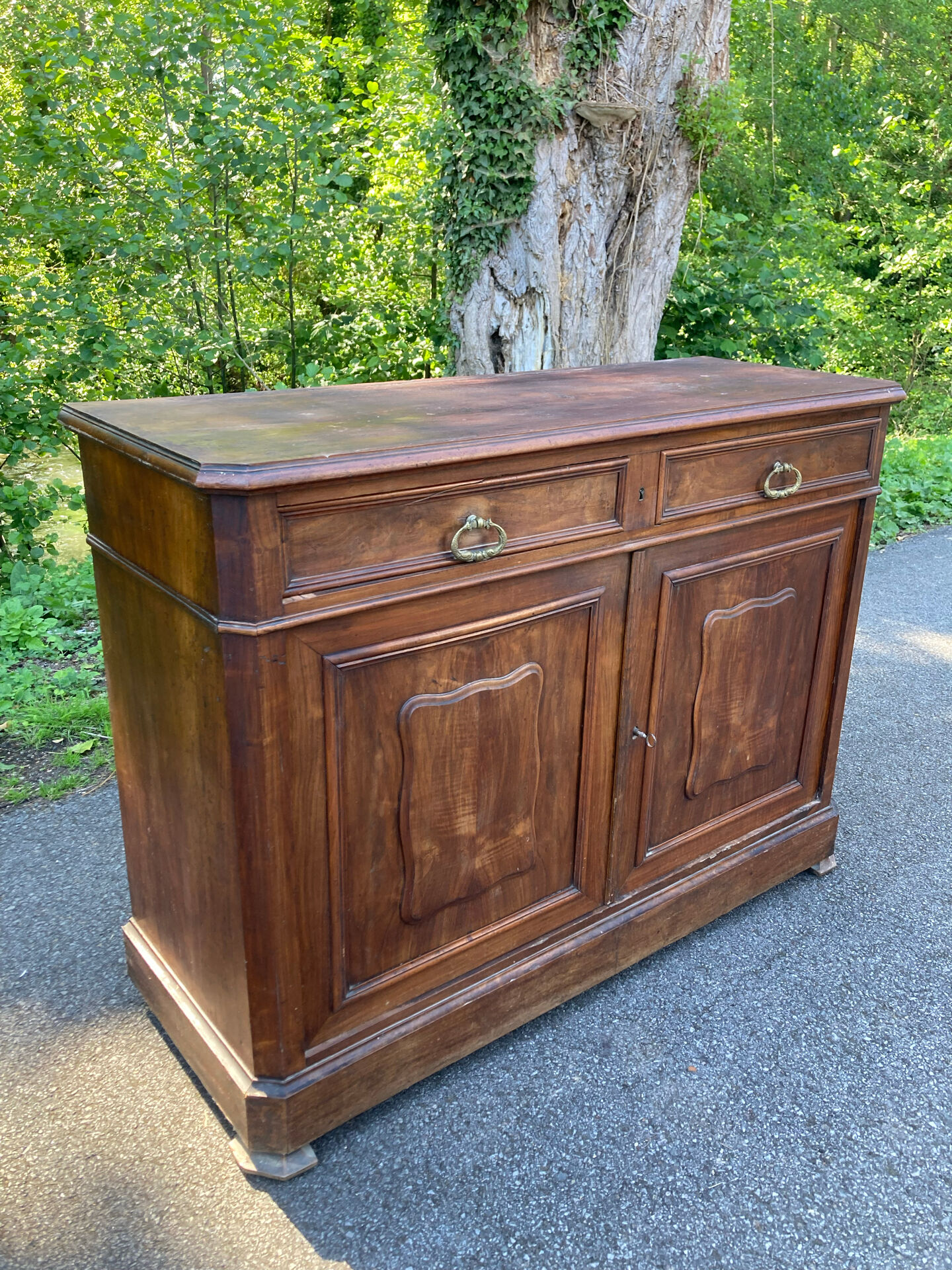Antique sideboard with 2 doors and 2 drawers