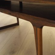 Table basse en palissandre danois avec étagère, années 1960